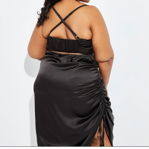 Stunning Satin slip cowl neck black dress. Adjustable straps. Size 22/24 - Picture 4 of 6